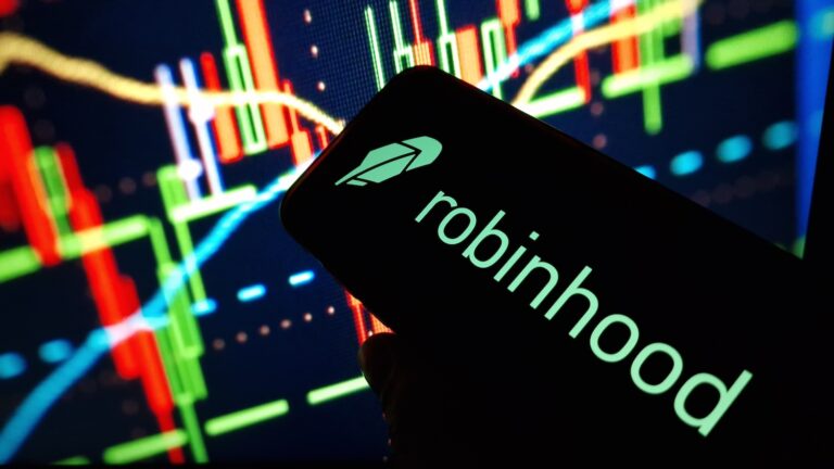 Robinhood's quarterly SEC filing lands as the brokerage scales AI trading tools across retail. (Image: Shutterstock)