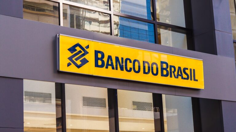 Brazil's central bank will hold large crypto transfers to self-custody wallets for a day. (Image: Shutterstock)