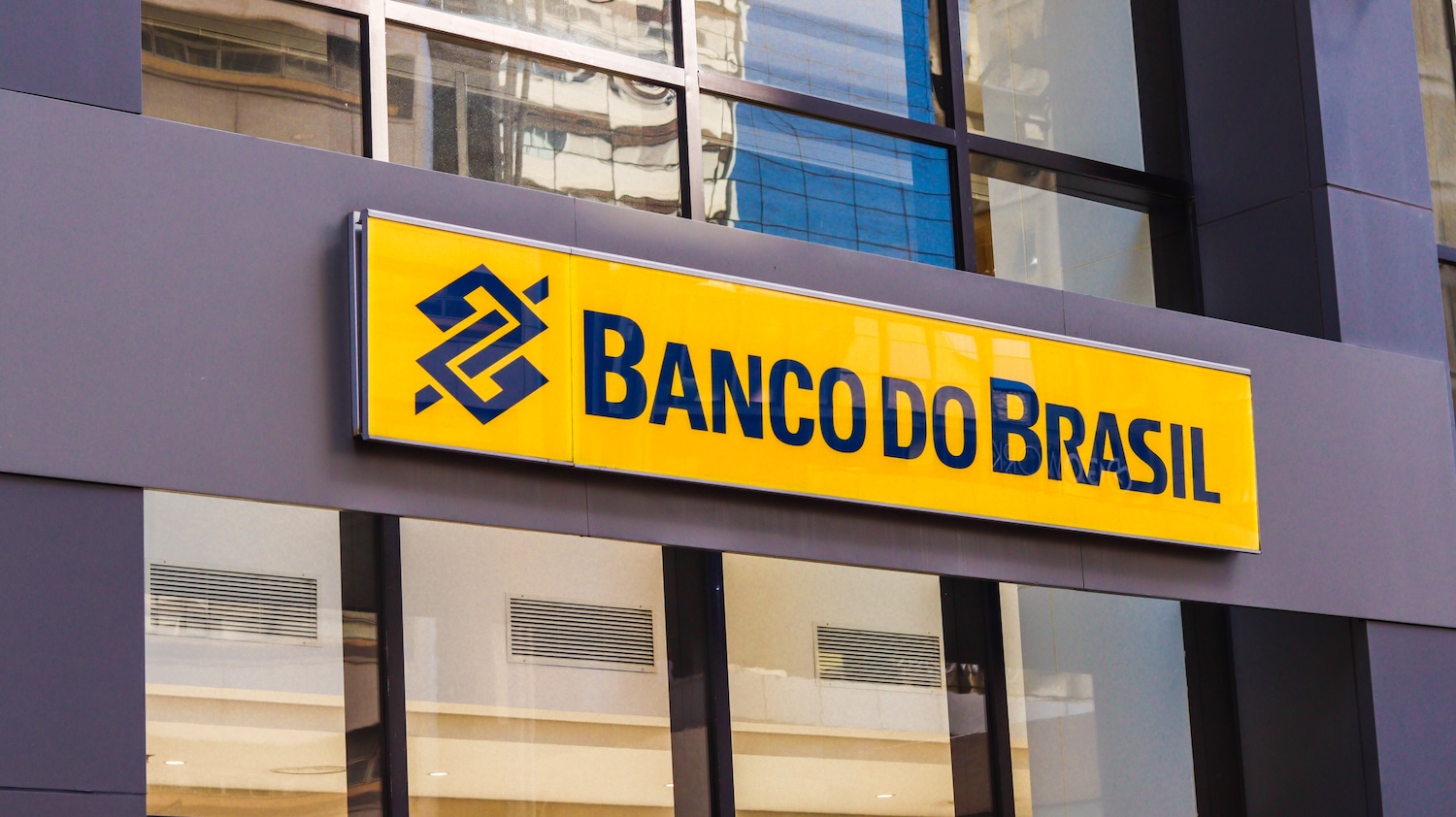 Brazil's central bank will hold large crypto transfers to self-custody wallets for a day. (Image: Shutterstock)