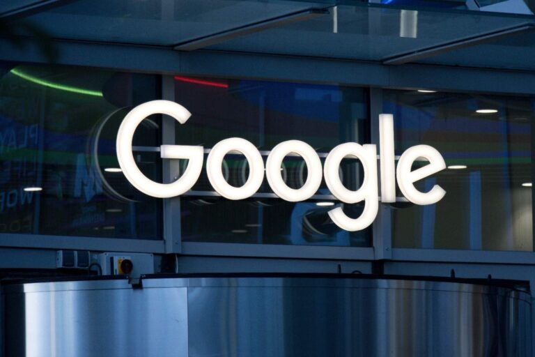 Jeff Dean and three senior Google researchers presenting Discovery Loop, an AI startup for scientific breakthroughs