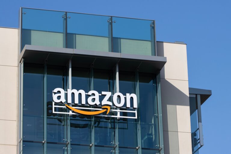 Amazon lifted its 2026 capital spending plan to $220 billion even after free cash flow turned negative. (Image: Shutterstock)