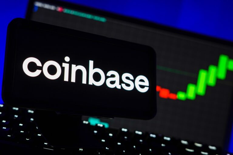 Tokenized Stocks Soar as Coinbase and Chainlink Strike Breakthrough Deal
