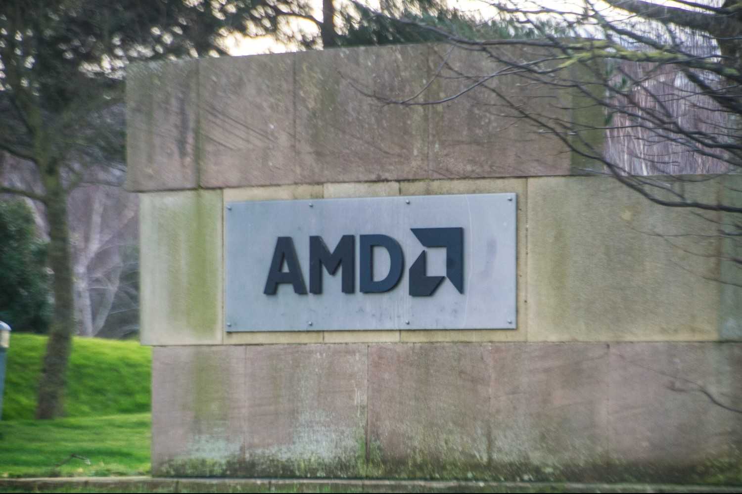 AMD stock chart showing price decline following Q2 earnings announcement despite strong revenue growth