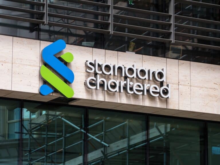 Standard Chartered Becomes First Bank to Offer Bitcoin SPOT Trading